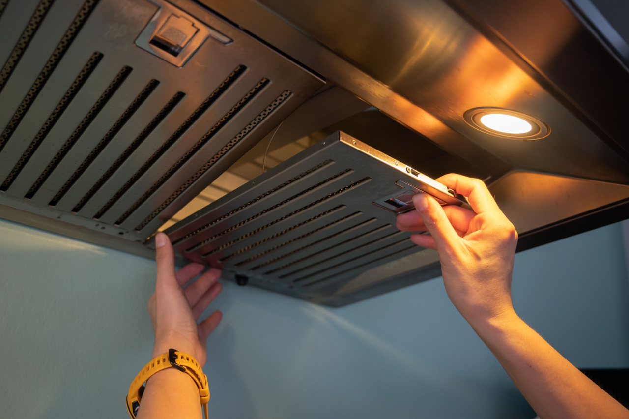 Removing a stainless steel filter from a rangehood for cleaning